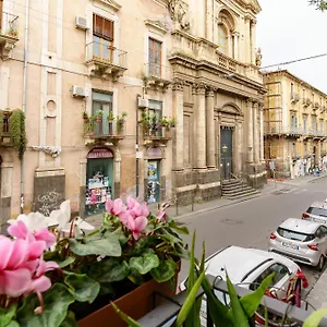 https://cocciu-damuri-home.catania-hotels.net